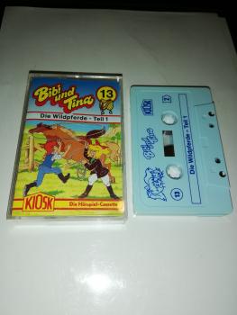 Bibi und Tina Folge 13 Die Wildpferde- Teil 1 Weiß mit Blauen Druck (Rot Gelbes Kioskcover) Der Grüne Punkt Bibi und Tina Folge 13 Die Wildpferde- Teil 1 Weiß mit Blauen Druck (Rot Gelbes Kioskcover) Der Grüne Punkt