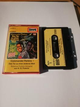 Commander Perkins Folge 1 Das Tor zu einer anderen Welt Schwarz mit Beigen Aufkleber 515561.4 Europa(Gelbes Frontcover) Commander Perkins Folge 1 Das Tor zu einer anderen Welt Schwarz mit Beigen Aufkleber 515561.4 Europa(Gelbes Frontcover)