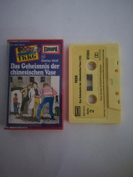 TKKG Folge 20 Das Geheimnis der chinesischen Vase Seite 1 Gelb/Seite 2 Gelb mit Gelben Aufkleber 515737.4 Europa Fehldruck TKKG Folge 20 Das Geheimnis der chinesischen Vase Seite 1 Gelb/Seite 2 Gelb mit Gelben Aufkleber 515737.4 Europa Fehldruck