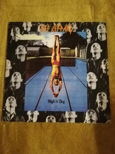 Def Leppard-High`n` Dry 1981 Vertigo 6359045 Deutsche Pressung VG+/VG-(Abriss vorne links auf Frontcover) Def Leppard-High`n` Dry 1981 Vertigo 6359045 Deutsche Pressung VG+/VG-(Abriss vorne links auf Frontcover)