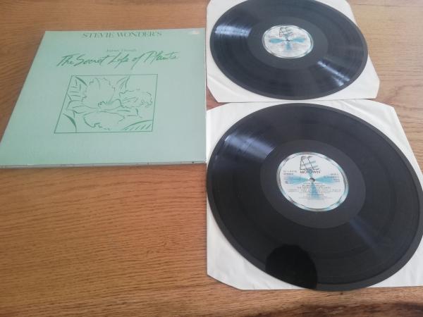 Stevie Wonder`s Journey`Through The Secret Life of Plants 1979 Motown Record ZL 72145 Deutsche Pressung Doppel LP VG+/VG+ Stevie Wonder`s Journey`Through The Secret Life of Plants 1979 Motown Record ZL 72145 Deutsche Pressung Doppel LP VG+/VG+