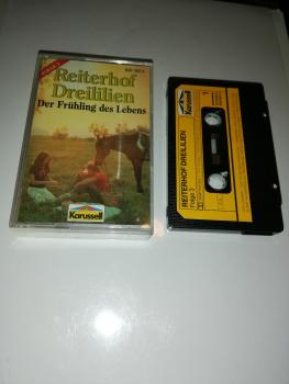 Reiterhof Dreililien Folge 3 Der Frühling des Lebens Schwarz mit Gelben Cover 839 562-4 Karussell