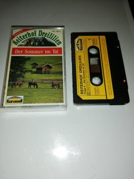 Reiterhof Dreililien Folge 4 Der Sommer im Tal Schwarz mit Gelben Cover 841 410-4 (Weiß Rotes Cover) Karussell