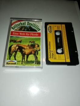 Reiterhof Dreililien Folge 11 Eine Welt für Pferde Schwarz mit Gelben Cover 847 468-4 (Weiß Rotes Cover) Karussell