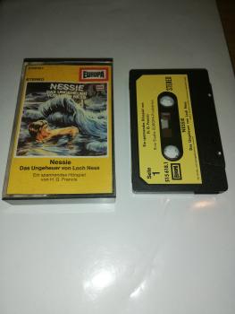 Nessie Das Ungeheuer von Loch Ness H.G. Francis Schwarz mit Beigen Aufkleber 515618.1