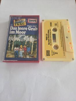 TKKG Folge 3 Das leere Grab im Moor 5-fach Silber geschraubt(auf Seite 2) Gelb mit Gelbem Aufkleber im Moor 515720.0 Europa(Kleines Fenster, Namen im Logo voll ausgeschrieben)