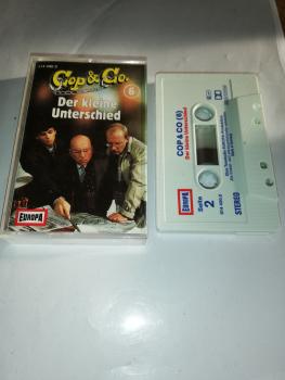 Cop&Co Folge 6 Der kleine Unterschied Weiß mit Blau Roten Druck 514400.0