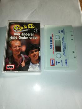 Cop&Co Folge 1 Wer anderen eine Grube gräbt Weiß mit Rot Blauen Druck 514395.0