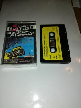 5 Geschwister im seltsamen Patrizierhaus Schwarz mit Gelben Aufkleber 60340