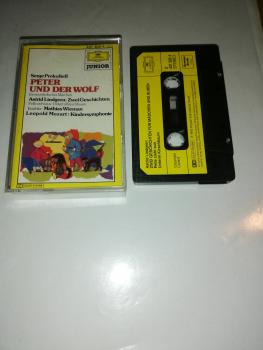 Peter und der Wolf/Pelle zieht aus/Unterm Kirschbaum Schwarz mit Gelben Aufkleber 437302-4 Deutsche Grammophon