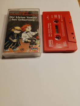 Der kleine Vampir Folge 18 Der kleine Vampir hat Geburtstag Rot mit Weißen Druck 8287658259 4 Europa