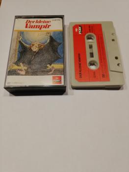 Der kleine Vampir Grau mit Roten Aufkleber 3148246 Poly