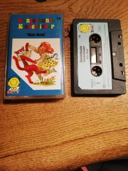 Kunterbunte Kinderlieder Folge 14 "Mini-Rock" Schwarz mit Blauen Aufkleber 5110 Schneiderton