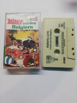 Asterix Folge 24 bei den Belgiern Grau mit Schwarzen Druck 515890.7 Europa Cover stark beschädigt und geklebt