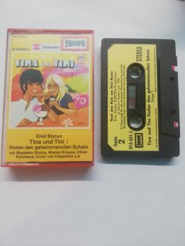 Tina und Tini Folge 1 finden den geheimnisvollen Schatz Schwarz mit Beigen Aufkleber 515621.1 Europa Innencover beschrieben+ Minimales Stück der Kassette abgebrochen