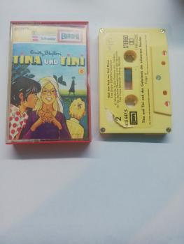 Tina und Tini Folge 4 und das Geheimnis des schwarzen Hundes 5-fach Silber geschraubt Gelb mit Gelben Aufkleber 515647.5 Europa Innencover und Kassette beschrieben, Abriss auf Seite 2 der Kassette
