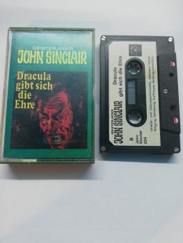 Geisterjäger John Sinclair Folge 5 Tonstudio Braun 5-fach Schwarz geschraubt Dracula gibt sich die Ehre Schwarz mit Weißen Aufkleber 034 Tonstudio Braun Seitencover beschrieben