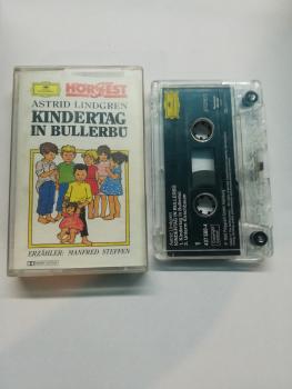 Kindertag in Bullerbü Transparent mit Weißen Druck 437580-4 Deutsche Grammophon Innencover beschrieben