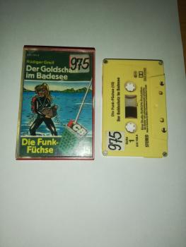 Die Funk Füchse Folge 15 Der Goldschatz im Badesee 4-fach Silber geschraubt Gelb 515785.4 Europa(Cover geklebt, Cover und Kassette beschrieben)Bücherreikassette
