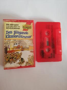 Das fliegende Klassenzimmer Rot mit Schwarzen Druck 497529-215 Ariola Express