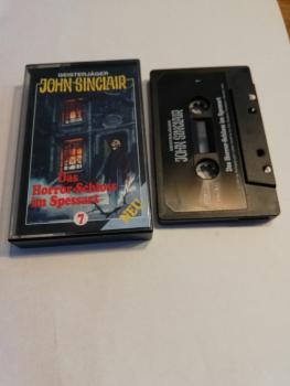 Geisterjäger John Sinclair Black Edition Folge 7 Das Horror-Schloss im Spessart Schwarz mit Weißen Druck MC1130 SPV                                                                                               2000 MC 1101 SPV
