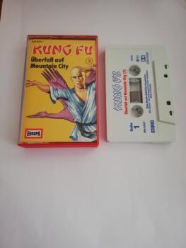 Kung Fu Folge 3 Überfall auf Mountain City Weiß mit Rot Blauen Druck 514433.7 Europa