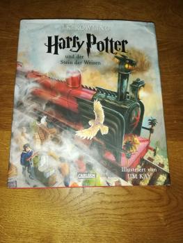 Harry Potter und der Stein der Weisen illustriert von Jim Kay Hardcover Carlsen(Cover oben rechts leichter Knick)