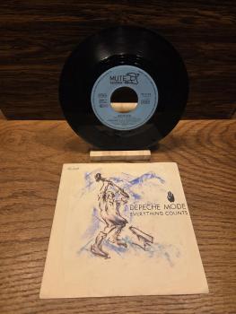 Depeche Mode – Everything Counts 1983 Mute – INT 111.812, Mute – 7 (BONG 3), Mute – 7 BONG 3 Deutsche Pressung(Frontcover beschrieben)