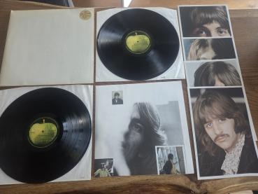 The Beatles White Album 1973 Apple Records 1C 172-04 173/74 Deutsche Pressung Doppel LP Nummer 632732(incl Poster und 4 Karten) VG+/VG+
