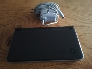 Nintendo DS XL Schwarz/Bronze Model UTL-001(EUR) mit Ladekabel