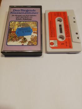 Das fliegende Klassenzimmer Grau mit Roten Aufkleber 401-338-242 Ariola