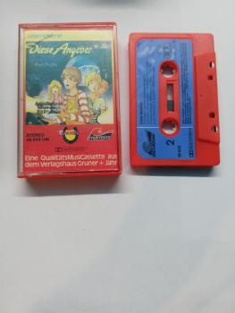 Diese Angeber Enid Blyton Rot mit Blauen Aufkleber 48643 UW Maritim ( Frontcover beschrieben)