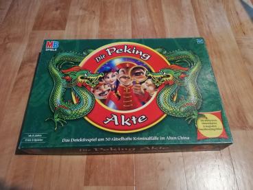 Die Peking Akte MB Spiele aus dem Jahr 2002 Art.Nr.020246295100 komplett in sehr guten Zustand