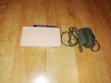Nintendo DS Lite Rosa Model No. USG 001 mit Ladekabel und Stift