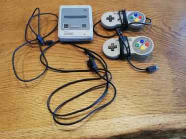 Super Nintendo Classic Mini mit zwei Controllern incl Kabel