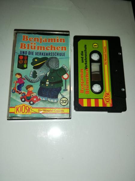 Benjamin Blümchen Folge 32 und die Verkehrsschule 4-fach Schwarz geschraubt Schwarz mit Grünen Cover 4.25702 CD