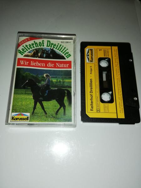 Reiterhof Dreililien Folge 9 Wir lieben die Natur Schwarz mit Gelben Cover 843 498-4 (Weiß Rotes Cover) Karussell