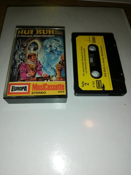 Hui Buh Folge 2 in neuen Abenteuern Schwarz mit Gelben Aufkleber 4163( leichter Abriss Cover)