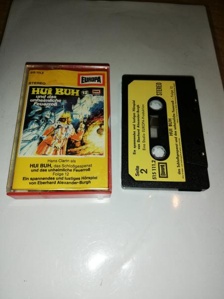 Hui Buh Folge 12 und das unheimliche Feuerroß Schwarz mit Beigen Aufkleber 515111.2 (Gelbes Cover) Europa