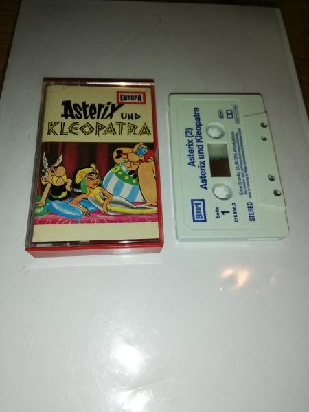 Asterix Folge 2 und Kleopatra Weiß mit Blauen Druck 515868.0 Europa