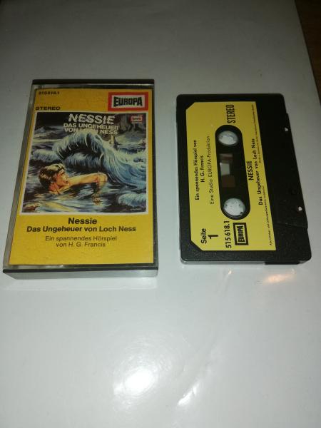 Nessie Das Ungeheuer von Loch Ness H.G. Francis Schwarz mit Beigen Aufkleber 515618.1