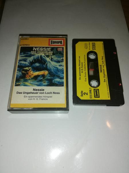 Nessie Das Ungeheuer von Loch Ness H.G. Francis Schwarz mit Gelben Aufkleber 515098.1 Europa