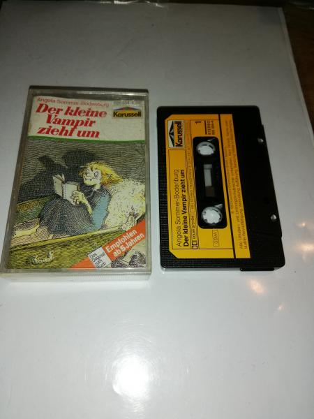 Der kleine Vampir zieht um Schwarz mit Gelben Aufkleber 825504-4 Karussell