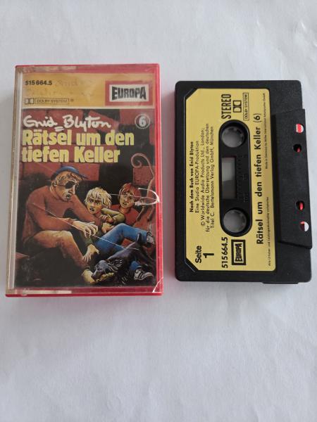 Enid Blyton Folge 6 Rätsel um den tiefen Keller Schwarz mit Beigen Aufkleber 515664.5 Europa(Frontcover beschrieben)