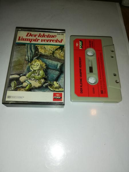 Der kleine Vampir verreist Grau mit Roten Aufkleber 3148248 Poly