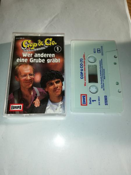Cop&Co Folge 1 Wer anderen eine Grube gräbt Weiß mit Rot Blauen Druck 514395.0