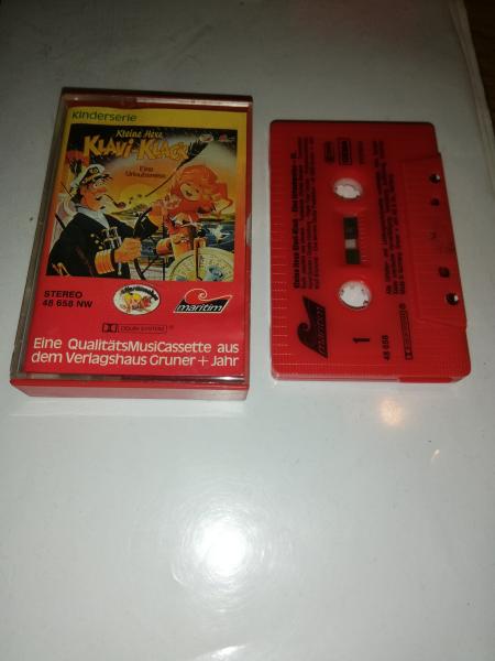 Kleine Hexe Klavi Klack Eine Urlaubsreise Rot mit Schwarzen Druck 48658