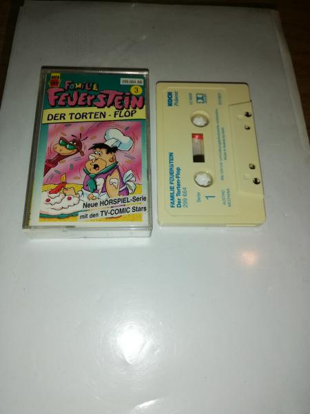 Familie Feuerstein Folge 3 Der Torten-Flop Weiß mit Blauen Druck 299.664 AB (Kassette leicht vergilbt)