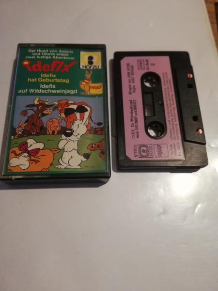 Idefix hat Geburtstag/auf Wildschweinjagd Schwarz mit Lila Aufkleber BA 32.519 Peggy Hörzu(Innencover mit Stempel versehen)