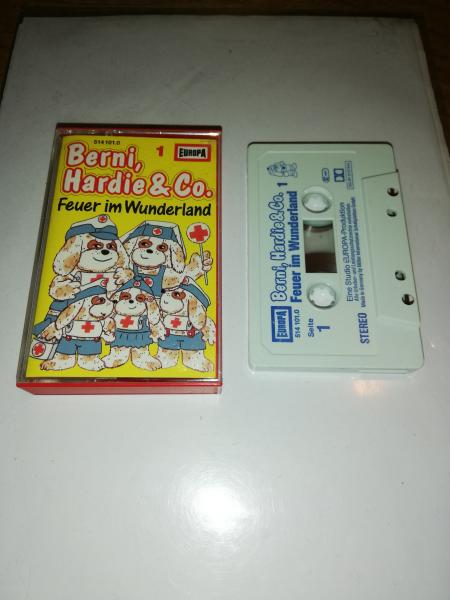 Berni. Hardie &Co. Folge 1 Feuer im Wunderland Weiß mit Blauen Druck 514101.0